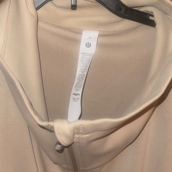 NWT Lululemon Women’s Softstreme Cinch-Waist Jacket - Picture 9 of 9